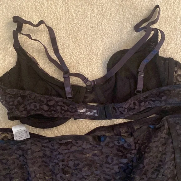 Venus New in bag size medium/large lingerie - Picture 10 of 10